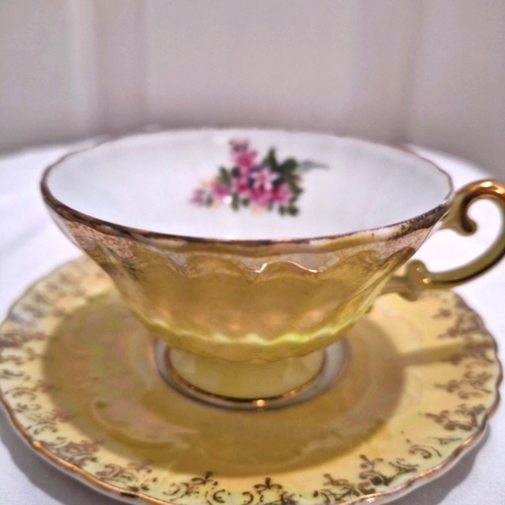 Trimont Ware Japan,and Vintage Daffodils, Cup &  Saucers
